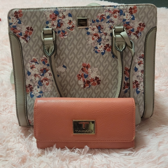 Tri-Fold Wallet - Picture 5 of 5